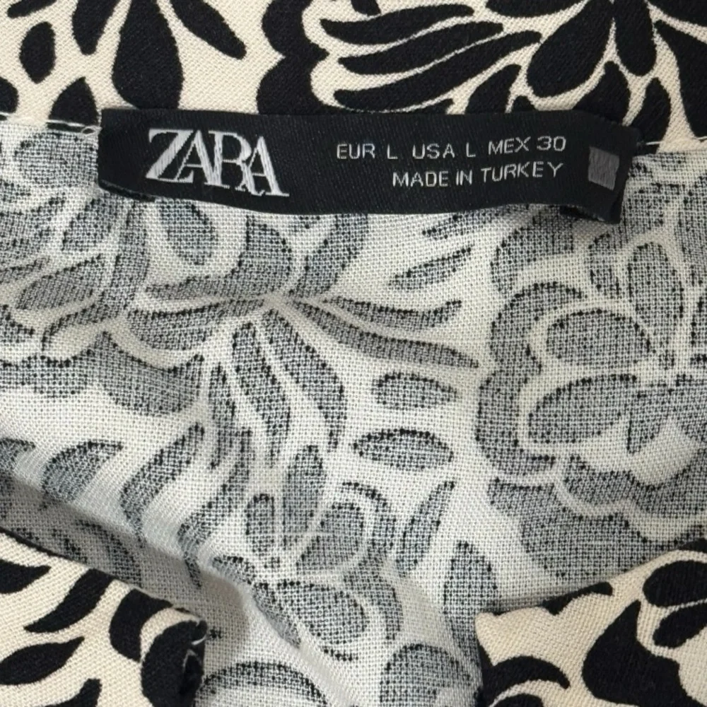 ZARA Floral Shorts Romper Tie Waist Cream Black Sz L Vacation Beach Linen Blend